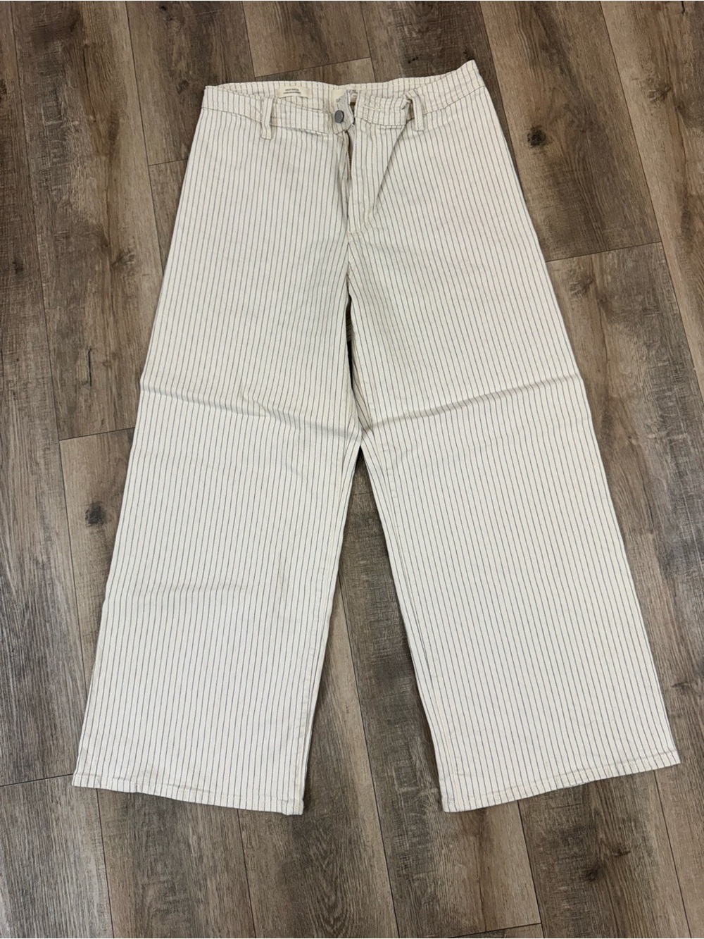 Universal Thread Women’s Wide-Leg Cream w/ Navy Pinstripe Cropped Jeans
